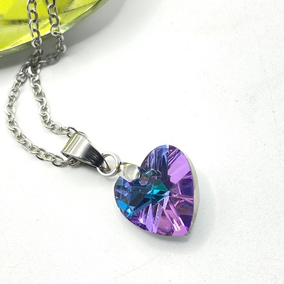Stunning Purple Heart Pendant on Stainless Steel Chain - Picture 1 of 5